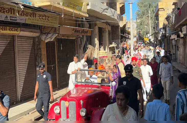 जैसलमेर में दादागुरुदेव चादर महोत्सव के तहत भव्य वरघोड़ा निकाला गया