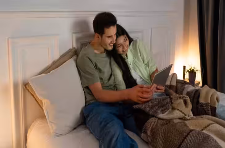 दिन में खामोशी और रात में दिल की बात! जानिए आखिर क्यों देर रात लोग हो जाते हैं ज्यादा इमोशनल