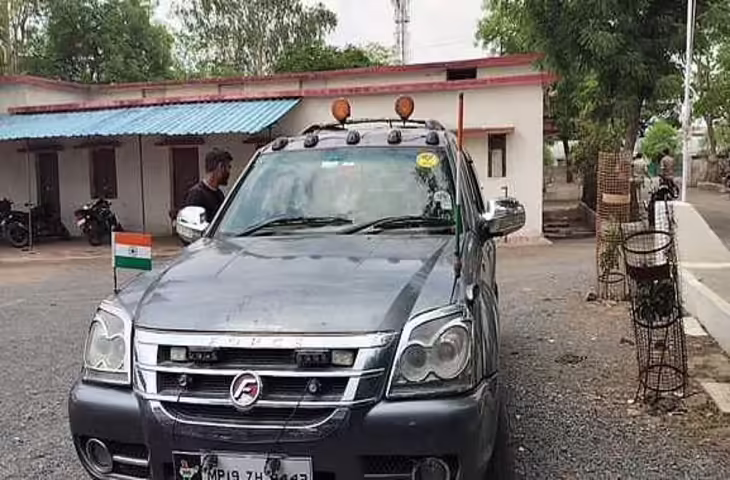  तिरंगा झंडा लगाकर कर रहे थे प्रतिबंधित कोरेक्स सिरप की तस्करी, पुलिस ने ऐसे किया खुलासा