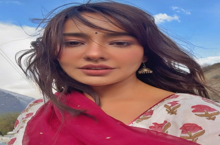 'संजोग' का शूट खत्म होते ही नेहा शर्मा ने फैंस से पूछा दिलचस्प सवाल ,'आप किस टीम में हो?'