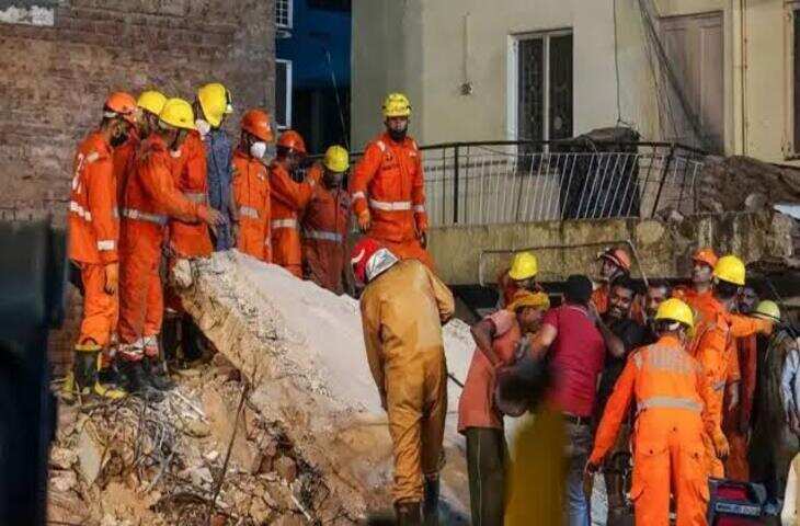 दिल्ली के सत्य निकेतन इमारत हादसे की जांच के आदेश, बेसमेंट में चल रहा था मरम्मत का काम