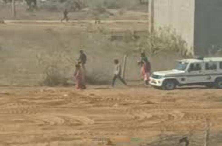 झुंझुनूं में जमीन के विवाद में सास-बहू में भिड़ंत, ट्रैक्टर और पत्थर तक पहुंचा मामला