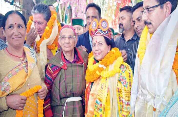 Kullu महिला मंडल सम्मानित, कतरई में कार्यक्रम में सांसद प्रतिभा सिंह शामिल हुईं