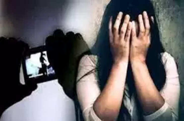 Gaziabad लोन बकाया बता युवती के अश्लील फोटो वायरल