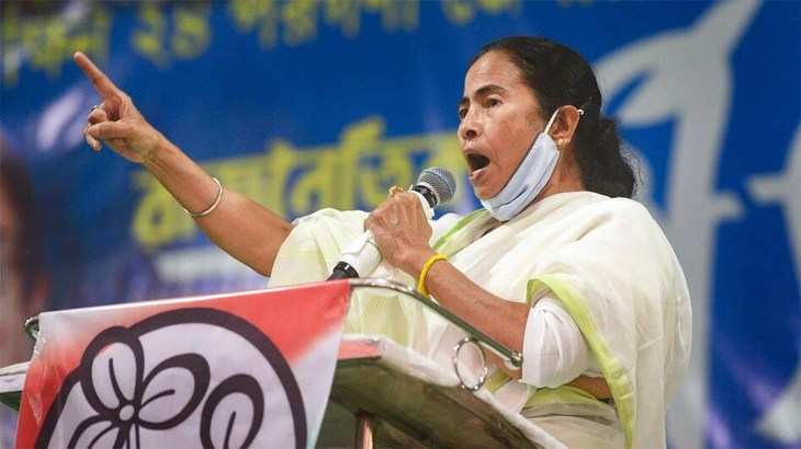 Darjeeling बंगाल में तृणमूल विधायक का विवादित बयान, कहा- महिलाओं को राजनीतिक दलों की बैठकों में शामिल होने से बचना चाहिए
