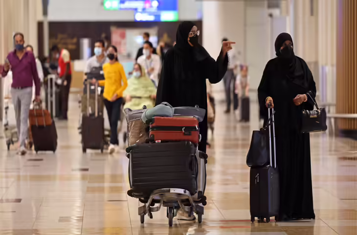 जंग के दौरान UAE में फंसे भारतीयों के लिए दूतावास की चेतावनी, जानें क्या करें और क्या न करें​​​​​​​