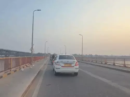 प्रयागराज में ठंड के साथ बढ़ा प्रदूषण, AQI 310 तक पहुंचा; स्मॉग की चादर में लिपटा शहर