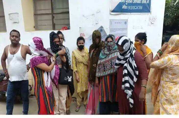 मुजफ्फरपुर में ब्यूटी पार्लर की आड़ में देह व्यापार का खुलासा, 5 ठिकानों से 13 लोग पकड़े गए