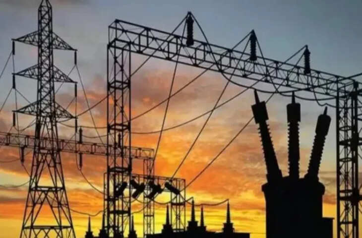 यूपी में भीषण गर्मी के बीच बिजली संकट, 2500 मेगावाट की यूनिटें ठप होने से रात में भारी कटौती