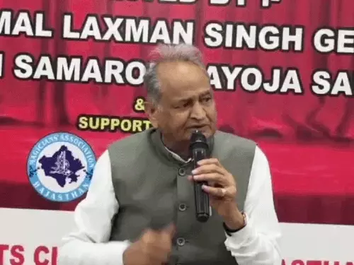 गहलोत बोले- निकाय-पंचायत चुनाव से घबराई बीजेपी, कलेक्टर-SP पर बना रही जीत का दबाव