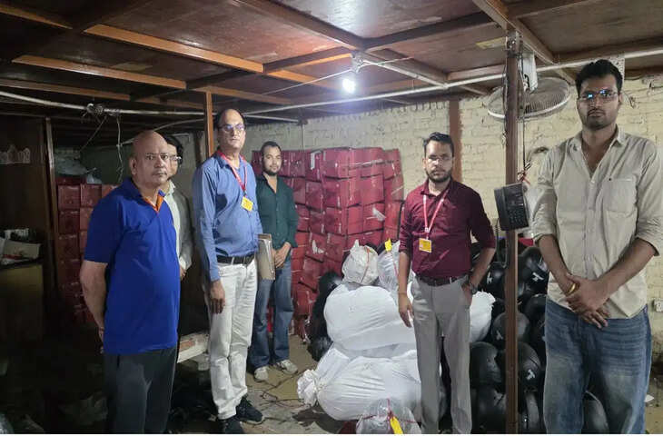 बिना वैध लाइसेंस के ISI मार्का हेलमेट जब्त, खरीदारों के लिए जारी की गई चेतावनी