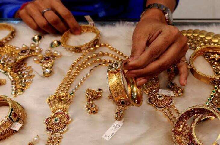 पाकिस्तान में कितना है सोने का भाव? जानें 22 कैरेट गोल्ड चेन बनवाने का खर्च जान उड़ जाएंगे होश&nbsp;