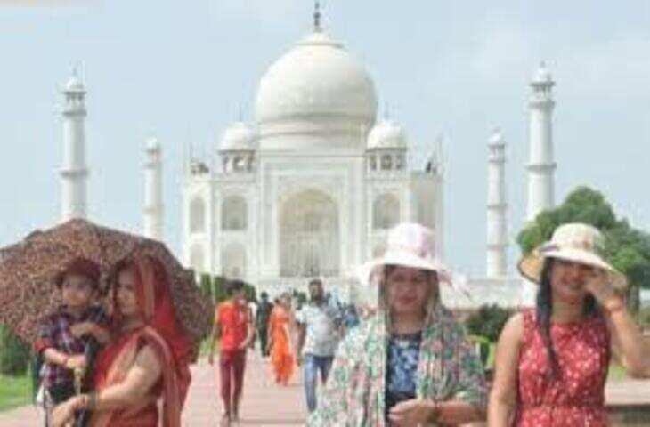 आगरा में फिर बढ़ी गर्मी की मार, 42&deg;C के करीब पहुंचा तापमान; उमस से लोग बेहाल