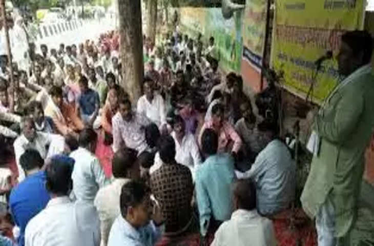 Dehradun नगर निगम कर्मचारियों ने की हड़ताल, सफाई कार्य स्थगित करने की चेतावनी