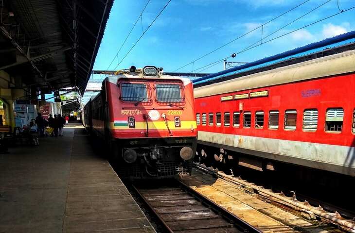 यात्रीगण कृपया ध्यान दे! अगले कुछ दिनों में रेलवे ने कैंसिल की ये ट्रेनें, बुकिंग से पहले फटाफट देख ले ये लिस्ट 