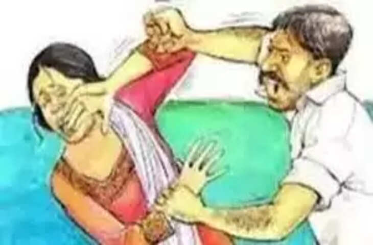 Meerut &nbsp;बेटी को बचाने के लिए बदमाशों से भिड़ गई मां, न्यू इस्लाम नगर में दिनदहाड़े घर में घुसे बदमाशों ने किया बच्ची के अपहरण का प्रयास