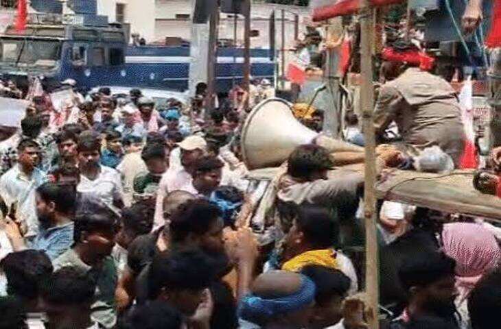 बेगूसराय में छात्र आंदोलन के दौरान बवाल, पुलिस पर पथराव; समाहरणालय और ट्रैफिक चौक पर मची अफरा-तफरी