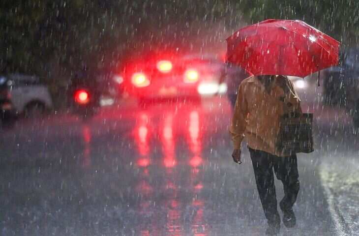 IMD Alert: देश के कई हिस्सों में मौसम का डबल अटैक, 4 राज्यों में मूसलाधार बारिश तो 5 राज्यों में लू का कहर