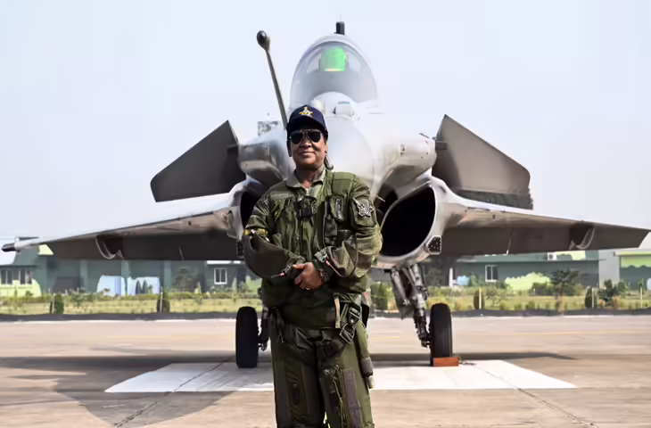 भारत की सामरिक ताकत का अभारत की सामरिक ताकत का अद्भुत नजारा: 71 युद्धपोत और 50 लड़ाकू विमान के साथ राष्ट्रपति मुर्मू लेंगी अंतरराष्ट्रीय बेड़े की सलामी&nbsp;द्भुत नजारा: 71 युद्धपोत और 50 लड़ाकू विमान के साथ राष्ट्रपति मुर्मू लेंगी अंतरराष्ट्रीय बेड़े की सलामी&nbsp;