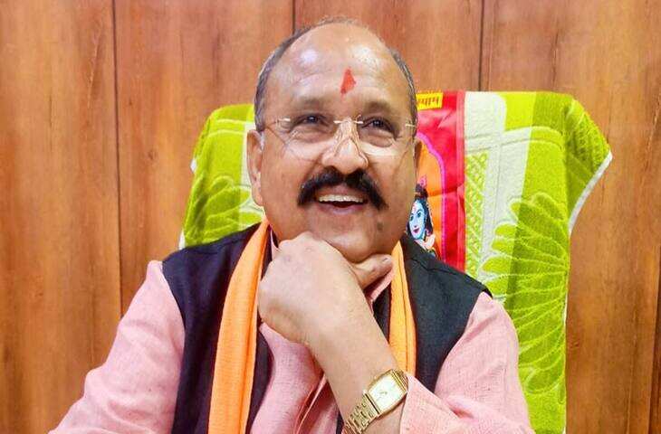 वीडियो में देखें कांग्रेस नेता प्रह्लाद गुंजल ने अमित शाह के बयान पर किया पलटवार, घुसपैठियों को लेकर उठाए सवाल