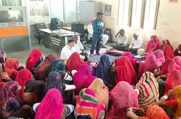 किरवा गांव में ग्राम सभा का आयोजन, मनरेगा कार्यों का सोशल ऑडिट; अधिकारियों और ग्रामीणों ने लिया हिस्सा