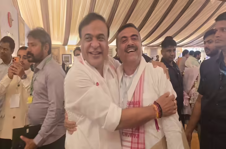हिमंता बिस्वा सरमा ने ली लगातार दूसरी बार असम के मुख्यमंत्री पद की शपथ, शपथ समारोह में शुभेंदु अधिकारी की मौजूदगी बनी चर्चा का विषय