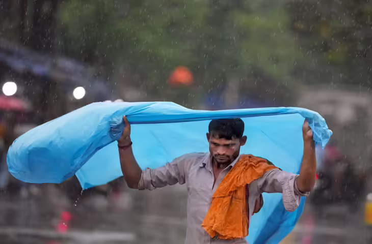 Weather Update: IMD का बड़ा अलर्ट, 90KM स्पीड की आंधी और लगातार 5 दिन बारिश की चेतावनी, जाने दिल्ली समेत पूरे देश के मौसम का हाल&nbsp;