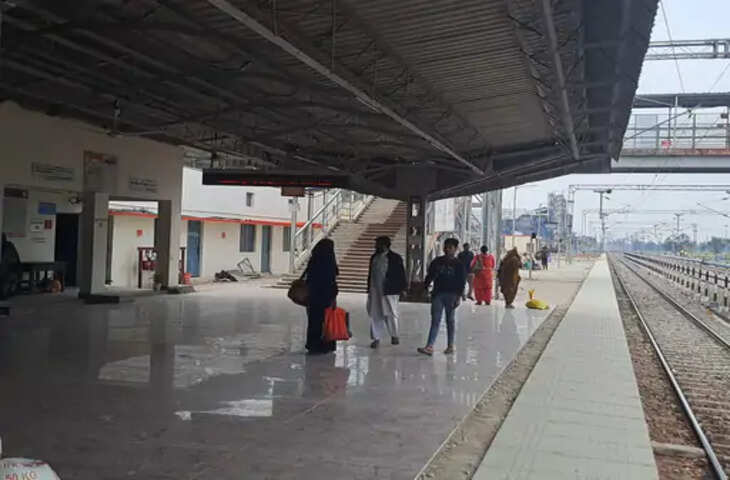 गोंडा कचहरी स्टेशन पर तीसरी लाइन के विस्तार कार्य से कई ट्रेनें रद्द, यात्रियों की बढ़ी मुश्किलें