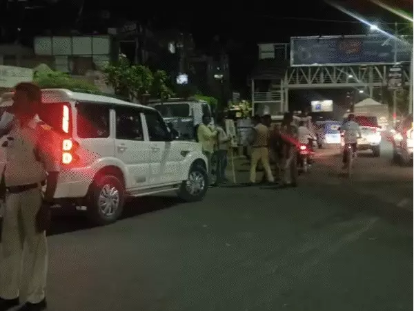 फिल्म &lsquo;अपरिचित&rsquo; जैसी हरकतें कर रहा सिरफिरा, एयरफोर्स पर पेट्रोल बम फेंकने का आरोप; IB से बोला- &lsquo;दिमाग हैक करने की डिवाइस बनाई&rsquo;