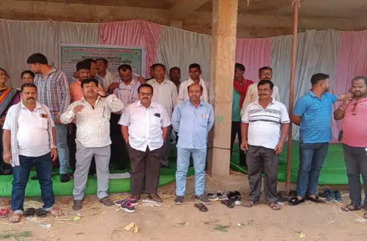 Raipur  छत्तीसगढ़ लघुवनोपज प्रबंधक संघ की हड़ताल का तीसरा दिन