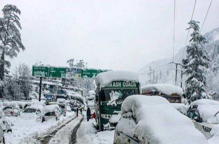 उत्तराखंड के 5 जिलों में भारी बारिश का अलर्ट, केदारनाथ में लगातार बर्फबारी से बिछी सफेद चादर