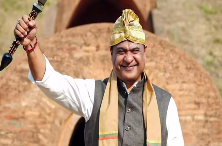 असम के राज्यपाल ने हिमंता बिस्वा सरमा को नई सरकार बनाने का न्योता दिया है. जानकारी के मुताबिक 12 मई को शपथ ग्रहण समारोह का आयोजन किया जाएगा, जिसमें प्... 