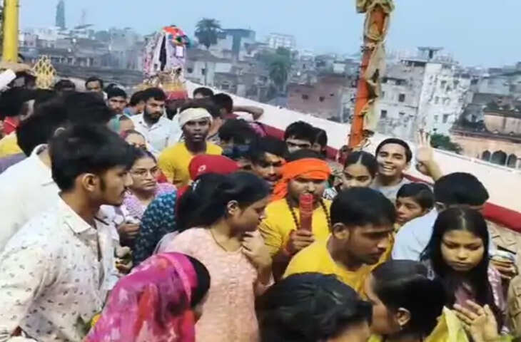 सावन में एटा के कैलाश शिव मंदिर में उमड़ी आस्था, हजारों श्रद्धालुओं ने किया जलाभिषेक
