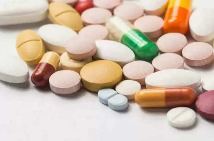 Agra  प्रतिबंधित दवाओं की बिक्री को झटका, बाजार खुश, भेजते थे बिना बैच की दवाएं 
