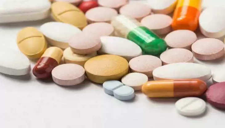 Agra  प्रतिबंधित दवाओं की बिक्री को झटका, बाजार खुश, भेजते थे बिना बैच की दवाएं 