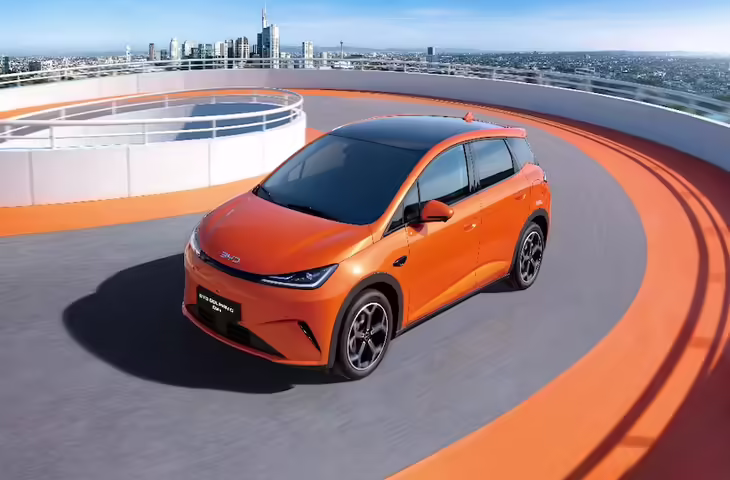 एक बार चार्ज और 1000 KM का सफर! BYD की नई EV भारत में मचाने आ रही तहलका, लॉन्च डेट आई सामने