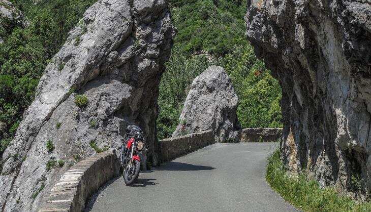 दुनिया की सबसे खतरनाक सड़कें, जिनपर हर किसी ड्राइवर के बस की बात नहीं गाड़ी चलाना