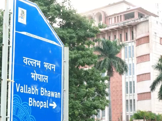 प्रोबेशन में 100% वेतन के आदेश को SC में चुनौती: सरकार ने कहा- नियम बनाने का अधिकार हमारा; हाईकोर्ट ने पूरा वेतन देने को कहा था