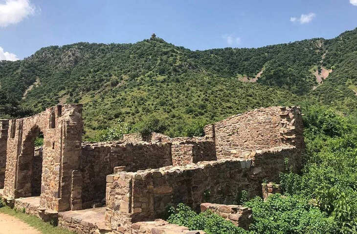 आखिर कैसे रानी रत्नावती बनी भानगढ़ के विनाश का कारण, इतिहास के पन्ने खोलते इस वीडियो में देखें पूरी कहानी