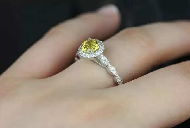 These people should not wear yellow sapphire otherwise they have to face big loss know rules to wear pukhraj 