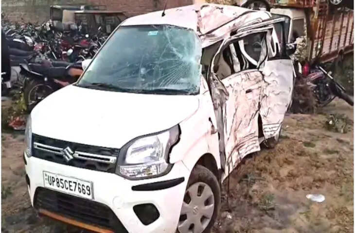 मकर संक्रांति पर खाटूश्यामजी दर्शन करने जा रहे भक्तों की कार हाईवे पर पलटी, 2 श्रद्धालुओं की मौत, 4 घायल