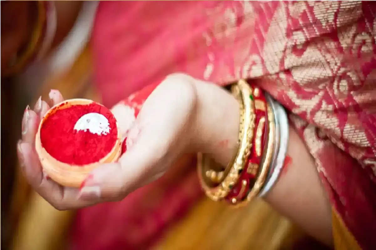 why married women apply sindoor 