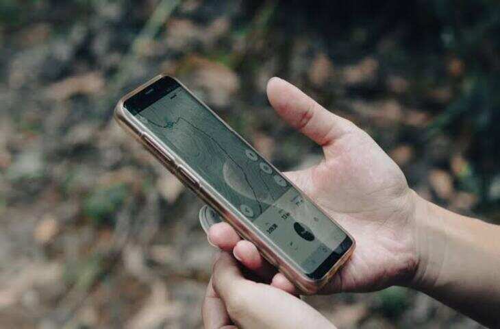 Tech Update: जेब में रखा स्मार्टफोन बताएगा कहीं आपके साथ तो नहीं चल रहा अनजान Bluetooth Tracker