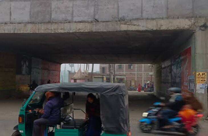 NH-20 की गुणवत्ता पर फिर उठे सवाल, बेना फ्लाईओवर की दरारों में पैचिंग से बढ़ी चिंता