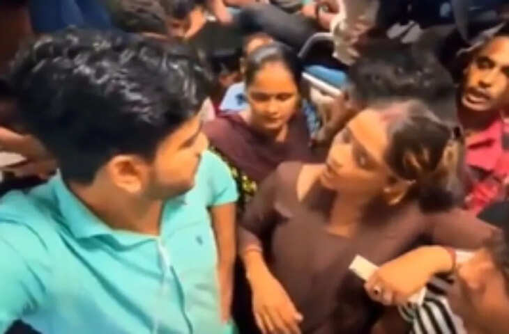 'ऑनलाइन कर जल्दी, निकाल...'; यात्री से जबरन पैसा मांगती दिखी किन्नर, Video हुआ वायरल