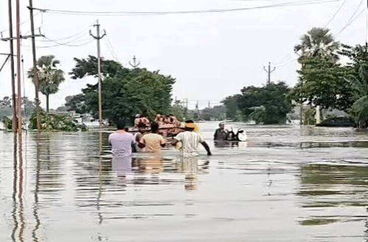 UP-Bihar Flood: बारिश थमी, फिर भी नदियां उफान पर; यूपी के 30 गांव टापू, बिहार में 3.65 लाख लोग प्रभावित