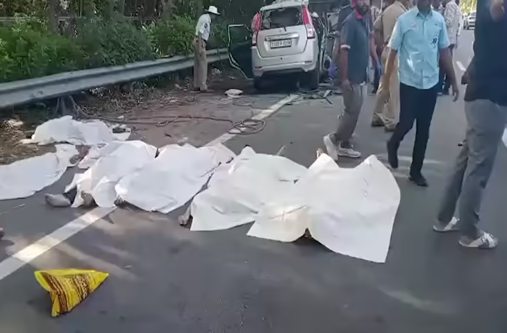 हैदराबाद में भीषण सड़क हादसा, तेज रफ्तार कार लॉरी से टकराई, 6 की मौत