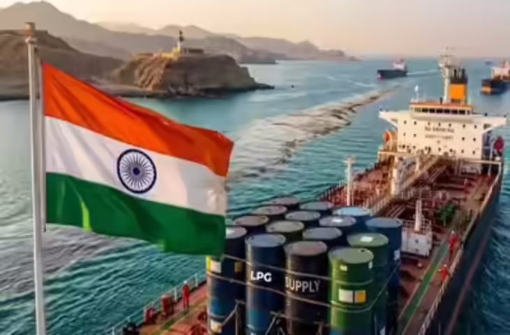 Hormuz Crisis: भारत का रेस्क्यू मिशन लॉन्च, 20,000 भारतीय नाविकों को सुरक्षित निकालने की तैयारी​​​​​​​