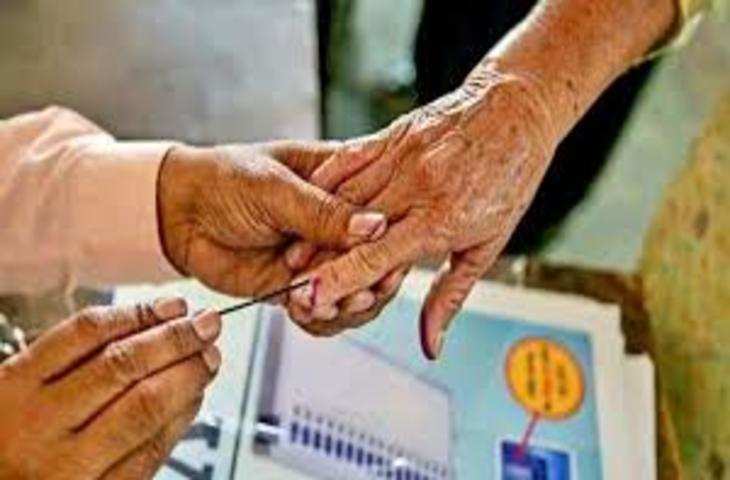 Rewari घर से मतदान का 1056 मतदाताओं ने चुना विकल्प, बीएलओ  घर-घर जाकर बांटेंगे वोटर स्लिप