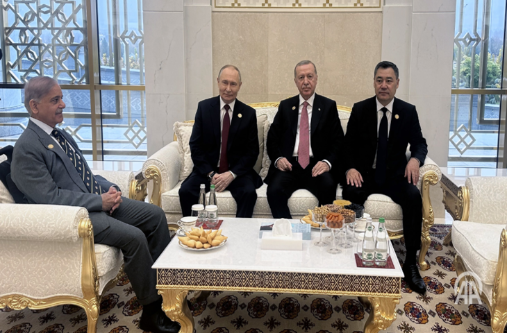 क्या सच में पुतिन की मीटिंग में जबरन घुसे PAK पीएम ? सोशल मीडिया पर वायरल वीडियो की क्या है असली कहानी&nbsp;